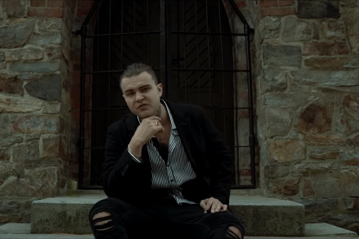 Sarius-Nie-widać-po-mnie-video-foto