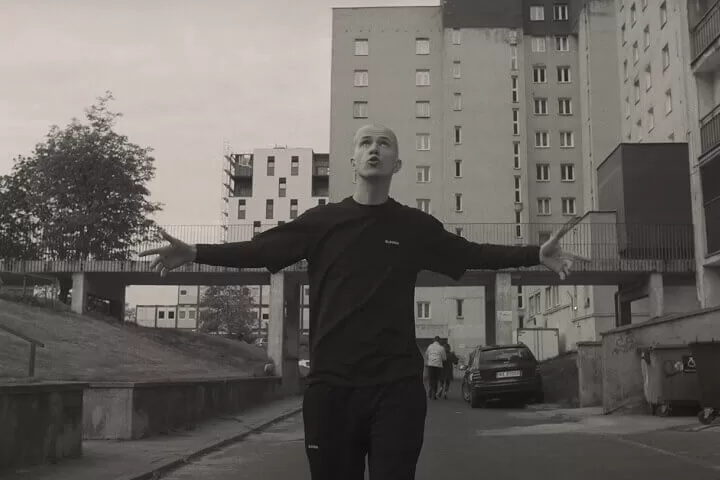 Floral Bugs - Listopad - Kłamczuch