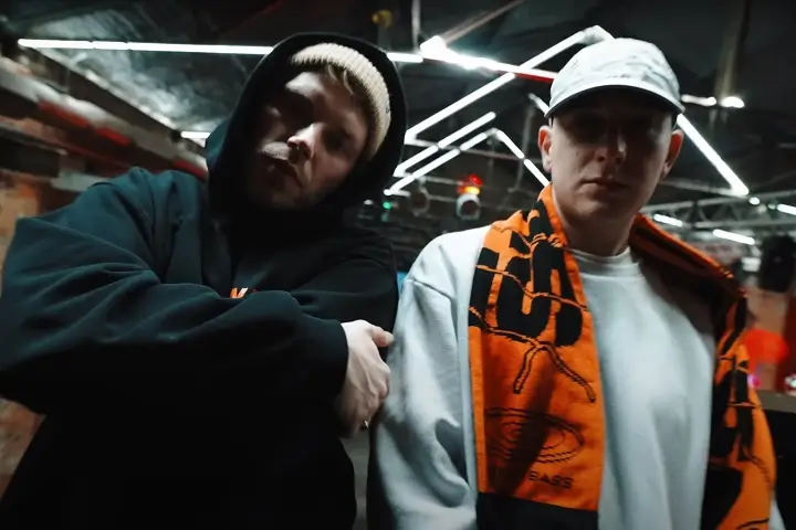 ŚWIĘTY BASS w klipie do numeru BACKLOG