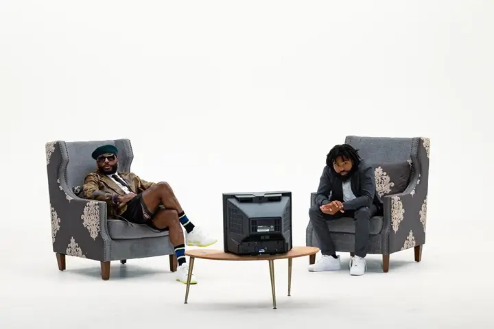 Courtney Bell i Royce Da 5'9 w klipie do utworu Westside z albumu Microdose