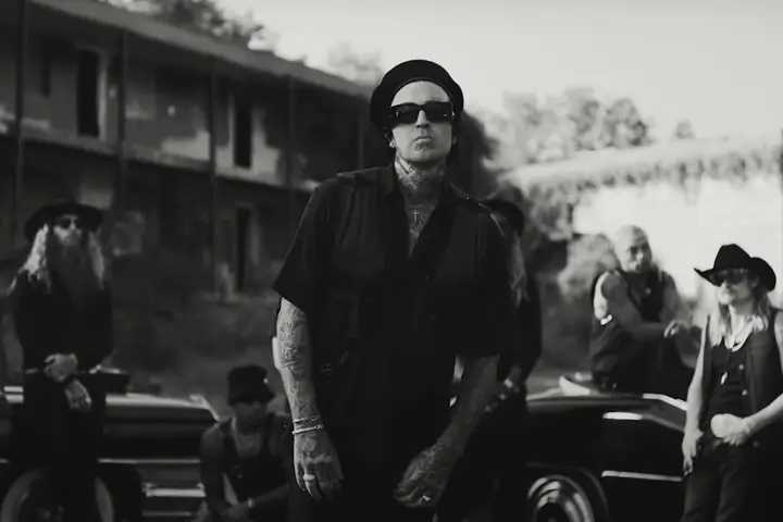 Yelawolf w klipie do utworu Everything z nowego albumu War Story