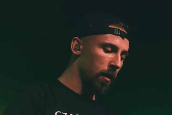 Zeus-wspomina-dziadka-i-prezentuje-tracklistę-CZAS-NA-MNIE