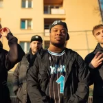 O.S.T.R. x Młody Olisadebe x LUCK7 w klipie do numeru Albumode z albumu "Poczekaj, sprawdzę w telefonie".