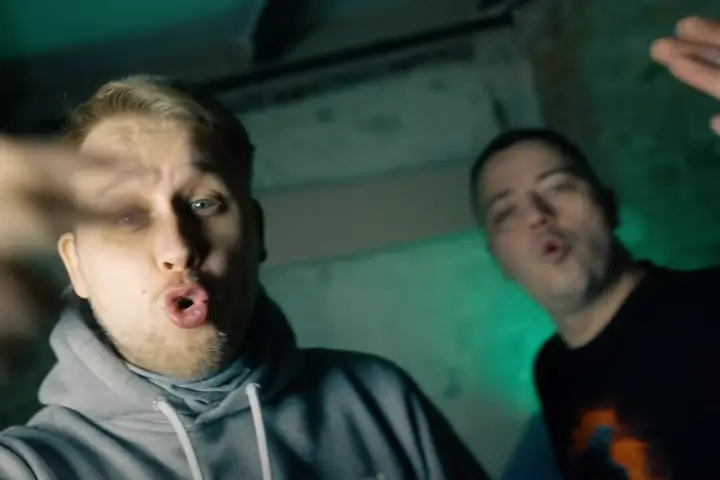 KMC-i-Carlito-twierdzą-że-głupim-żyje-się-lżej