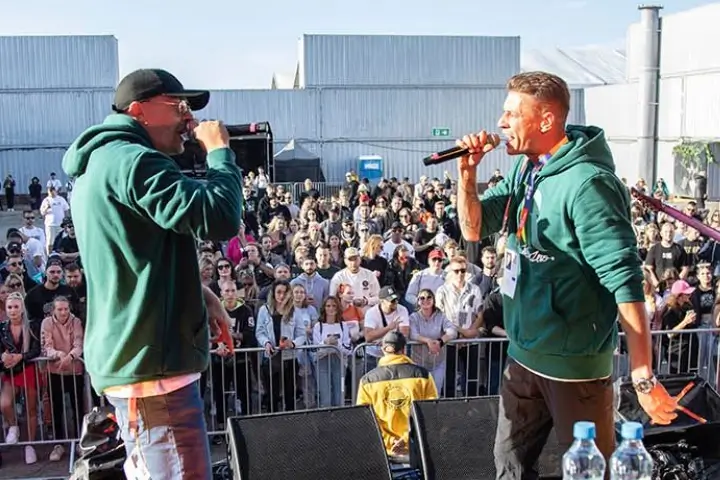 Małach-i-Rufuz-rzucają-nowe-Światło-na-Materiał