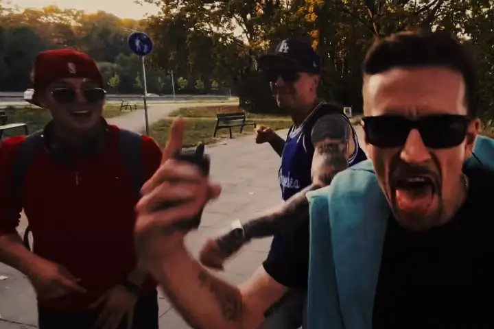 Plako-Wajber-DJ-Mariano-MBH-i-Młody-Qros-żyją-AJKONIK