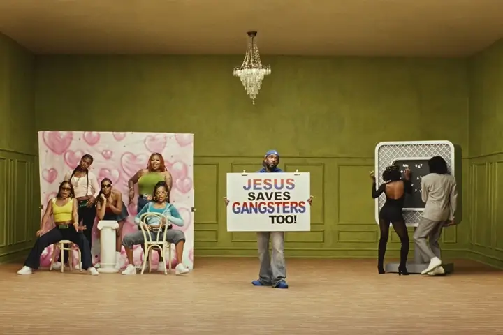 Kendrick Lamar w klipie do utworu squabble up z albumu GNX