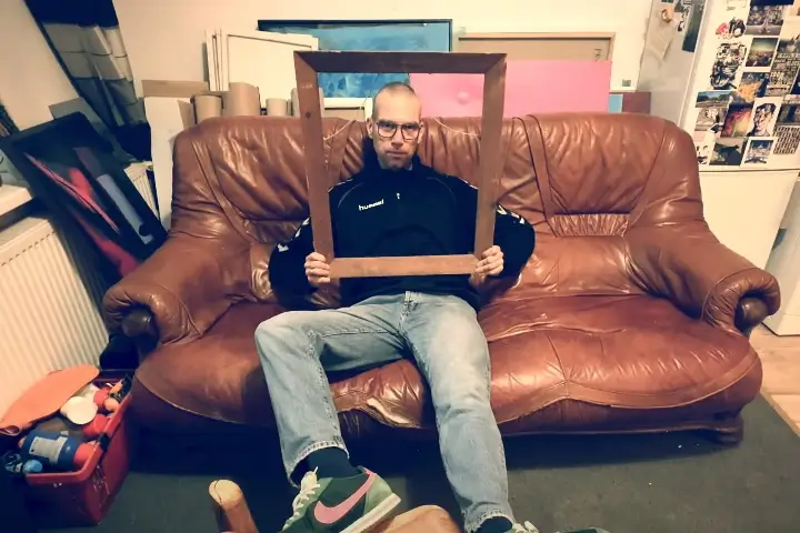 Prykson-Fisk-Sly-Moon-Cywinsky-i-Praktis-namalowali-Obraz