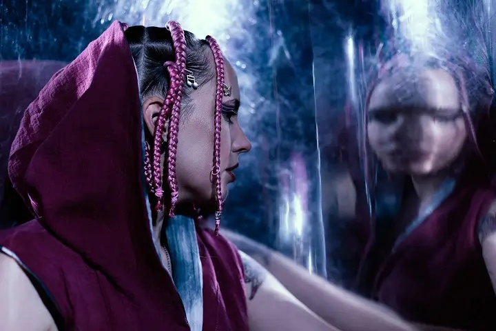 Smuga-drugim-klipem,-zwiastującym-album-NATY