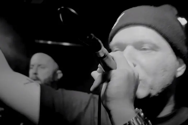 Stare-Białe-Kicksy-mówią-co-robić-gdy-zostaniesz-Sam