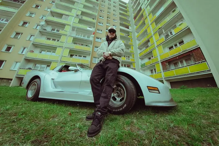 Paluch w klipie do singla Płoną Cookies - fot. Michał Harmaciński