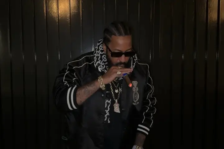 Roc Marciano w klipie do utworu Period Blood