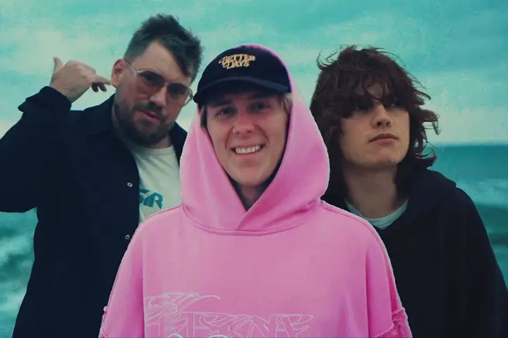 Bryndal, Kosma Król i Michał Anioł w numerze "Puść to" z albumu BUDKA SURFERA składu UNDA