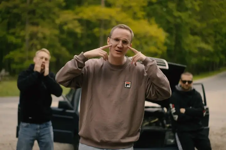 Grekk i KMC wypuszczają numer "Lepiej płakać w Mercedesie", z gościnnym udziałem Kickmatica