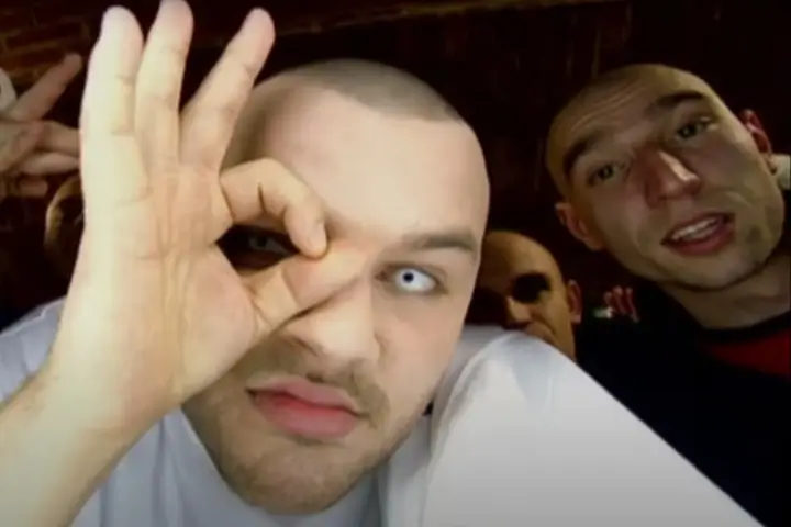 donGURALesko w klipie utworu Drewnianej Małpy Rock