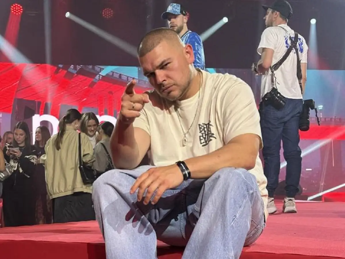 Tau-zmienia-poglądy-po-usłyszeniu-nowej-płyty-Taco-Hemingwaya