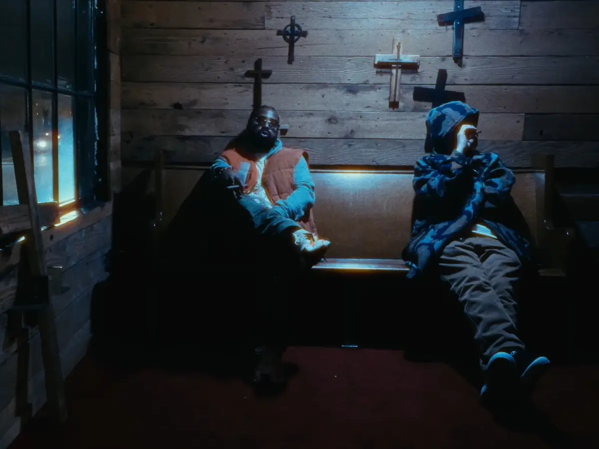 The Alchemist i Roc Marciano w klipie do utworu pt. "Lord Protect Me" z albumu The Good Book 3.