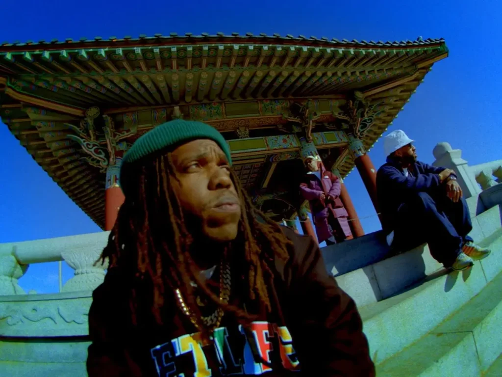 Larry June, Curren$y & The Alchemist w klipie do utworu pt. Everything Allocated z albumu "Spiral Staircases".