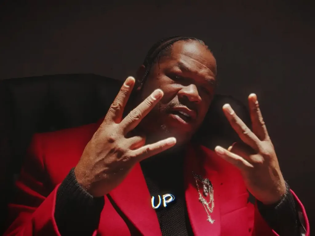 Xzibit w klipie do utworu pt. History