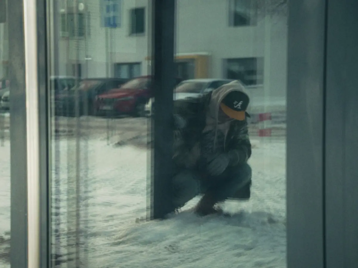 Mroku zaprezentował najcięższy numer z Za rogiem