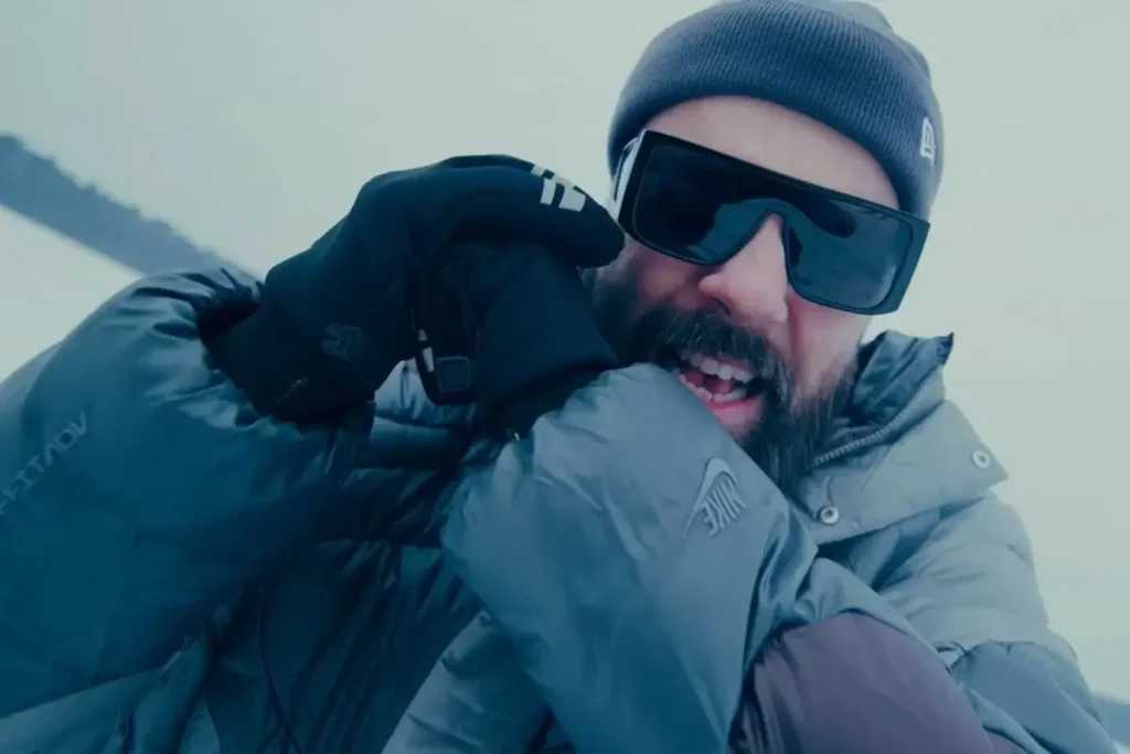 donGURALesko w klipie do utworu Radio 1000 z albumu pt. STROMO