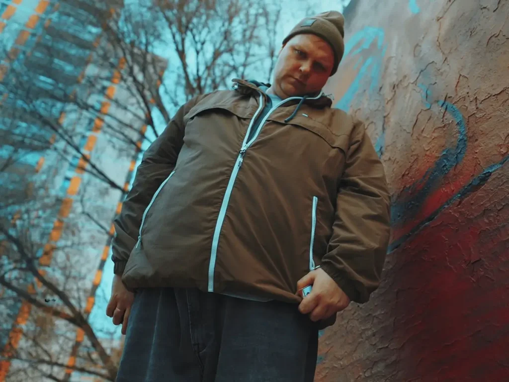 Prykson Fisk w klipie do utworu pt. Nie mówisz nic