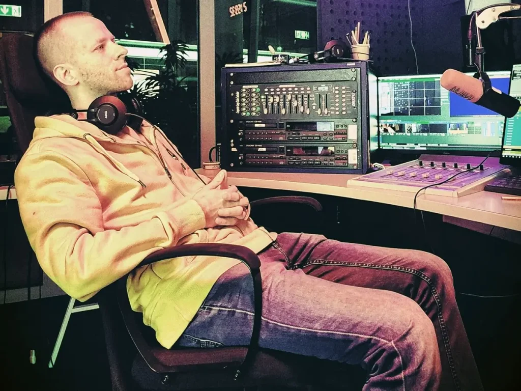 Tuelv zapowiada instrumentalny album pt. "Relief".