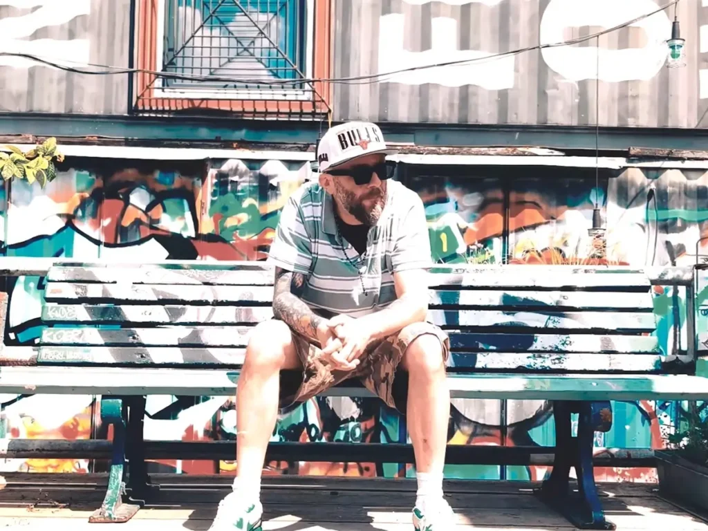 Bartek KOKO, TASTYdope klipem "Fajnie było" promują album pt. YHY
