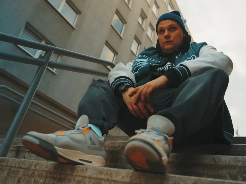 Prykson Fisk w klipie do utworu pt. Swobodnie