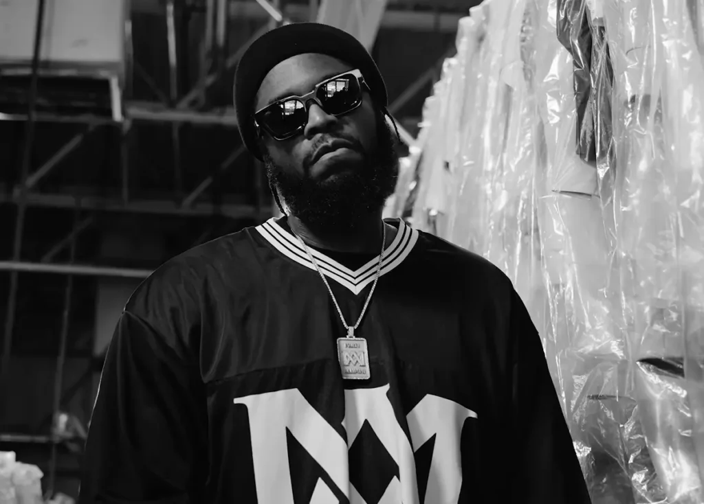 Big K.R.I.T. w teledysku do utworu pt. Funky Game
