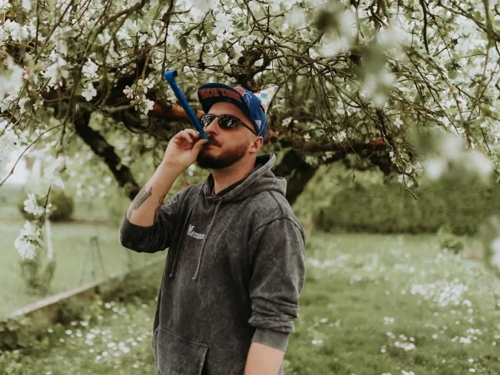 LJ Karwel singlem Tort zapowiada album Tęsknie Za Sobą