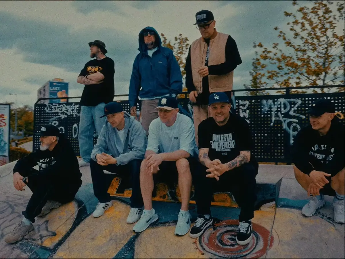 Numer Raz i Molesta Ewenement w klipie do utworu pt. Ślady