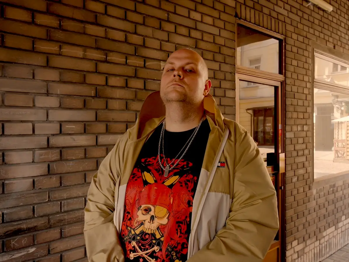 Prykson Fisk singlem Bez lipy zapowiada album pt. Przetrwać i wzrosnąć